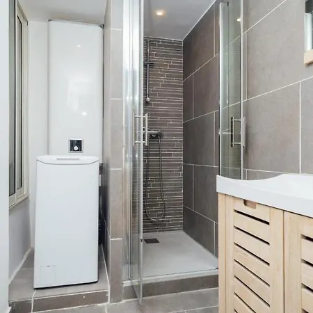 Apartment Le Chic - Comfortable 2br In The Heart Of Jean Medecin In Welkeys